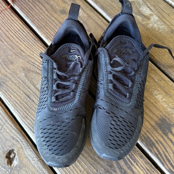 Women’s Nike airmax 270 Black Athletic Shoes - Picture 2 of 3